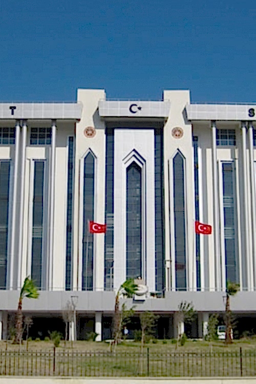 Sumqayıt Adliye Sarayı'nın Dış Cephe Temizliğini Başarıyla Tamamladı